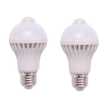 2X E27 Lampadina A LED Luce di Movimento Lampada LED PIR Lampada Sensore di Movimento Lampadina A Globo Lampadina, 5W