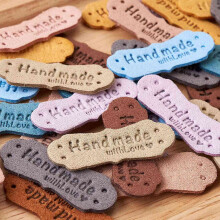 100Pcs PU Leather Labels Tags for Handmade DIY Hats Bags Hand Made with Love Label for Clothes Sewing Tags Accessories