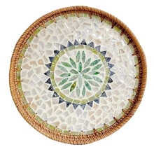 Vassoio rotondo in rattan con intarsi in madreperla, vassoio da portata in vimini con base in legno per pane e frutta.
