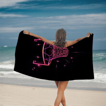 Levendige neonroze strandhanddoek met futuristische glitteraccenten - perfect voor bij het zwembad, op reis of om te douchen.