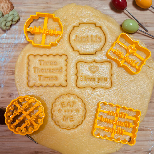 4PCS Sturdy ABS Baking Molds Nonstick Cookie Cutters For Holiday 1