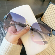 (SilverFrameGrayBluePink)Moderne geometrische Sonnenbrille mit Metallgestell und grauen PC-Gläsern für Bühnenauftritte und