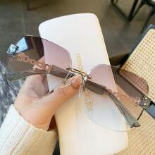 (SilverFrameTeaBlue)Moderne geometrische Sonnenbrille mit Metallgestell und grauen PC-Gläsern für Bühnenauftritte und Veranstaltungen