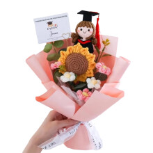 Arrangement floral de bouquet au crochet avec poupée diplômée-C