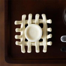 Ceramic Soap Holder for Bathroom, Stylish Self-Draining Dish with Hollow Design, Ideal for Shower and Bathroom Use B