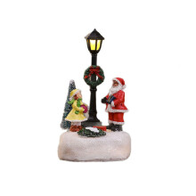 Lysende snemandsornament i harpiks 13,5 x 8,3 x 5,4 cm