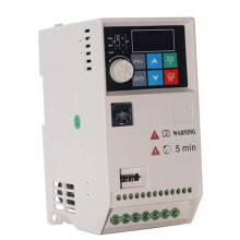 VFD 0.4KW Frequency Inverter 1PH to 3PH 220V Applicable to Three-Phase Motors Frequency Converter AC Drive