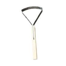 2‑in‑1 Dual Head Lawn Scraping Tool with Ergonomic Wooden Handle for Easy Small Area Lawn Maintenance