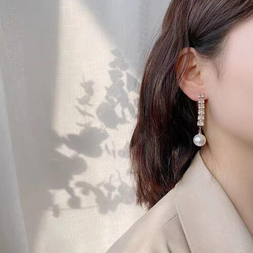 Boucles d'oreilles à pompons longs avec perles et zircon en 1