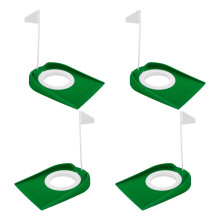 La pratique complète du putting comprend un-drapeau blanc vert
