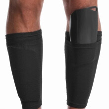 Fotbollsbenskydd med förbättrat stöd, kompressionsärmar för benskydd för förbättrad prestanda, ergonomiskt formade för komfort och skydd