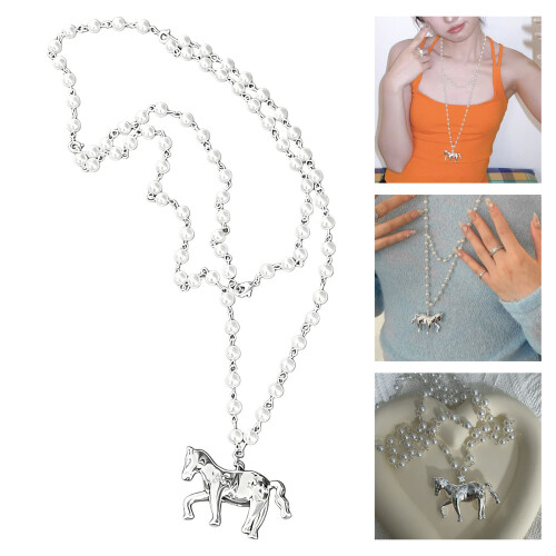 Collier pendentif cheval élégant avec détails en diamant 1