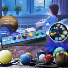 Decoratie met de acht planeten van het zonnestelsel, een model van het zonnestelsel met driedimensionale planeten van natuurlijk kristal, geschikt