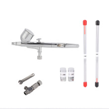 Multifunctionele airbrushset met dubbele trekker, zwaartekrachttoevoer en snel zelfcentrerend mondstuk voor creatieve kunstenaars.