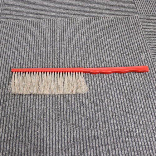 Red Plastic Beekeeping Tool For Sweeping And Cleaning Bees 1