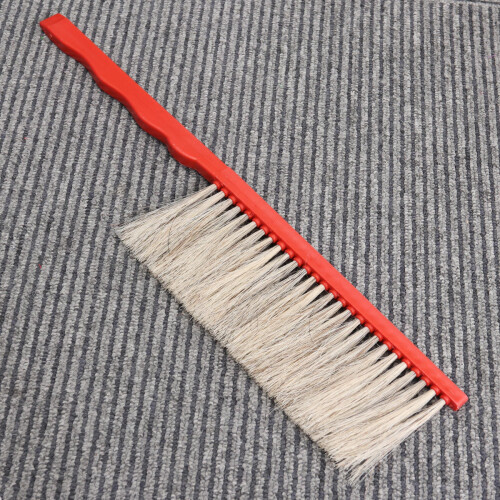 Red Plastic Beekeeping Tool For Sweeping And Cleaning Bees 2