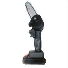 Mini kettingzaag, draadloze elektrische draagbare kettingzaag, op batterijen werkende snoeischaar, kettingzaag voor het zagen van boomtakken en hout.