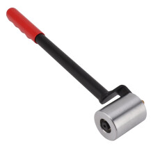 Behangnaadroller met rechte kop en lange steel, geschikt voor het gladmaken van PVC-dakbedekking en -membranen.