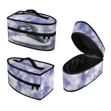 Estojo organizador para ferro de passar roupa, tamanho grande, com estampa tie-dye em tons de azul e roxo, fechamento em zíper. Inclui apenas o