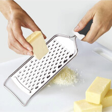 Käsereibe aus Edelstahl – Langlebige, rostbeständige Metallreibe für Zitronenschalen mit Griff – Flache Handreibe für Käse, Schokolade und