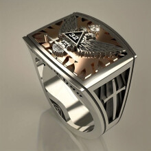 Ring van legering met dubbele adelaar en zirkonia-accenten.