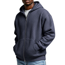 Moletom masculino com textura waffle, zíper frontal completo e bolso canguru.