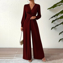 Elegant damejumpsuit med V-hals, krydsede fronter, lange ærmer, bælte, vide ben, ensfarvet sparkedragt, vinrød, M