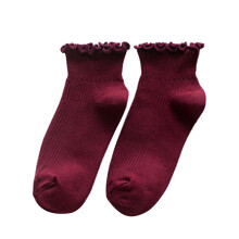 Damessokken met verticale strepen aan de rand voor dagelijks comfort en een frisse stijl.