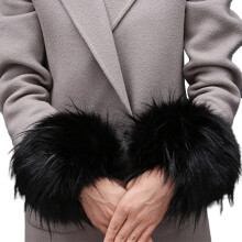 harmtty 1 Pair Women Cuffs Solid Color Faux Fur Autumn Winter Windproof Fluffy Wristbands for Daily Wear