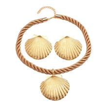 Shell Pendant Necklace and Earring Set High Gloss Handmade Versatile Jewelry Stylish Accessories for Weddings and Dates