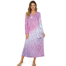 Myk nattkjole for kvinner – hel, langermet, nattskjorte med knapper, fiolett havfrue-trykk, L, kompatibel med loungewear for hjemmet
