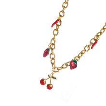 Colar com pingente divertido de morango e cereja, leve e em aço titânio. Joia da moda.