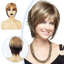 Pruik van echt mensenhaar voor vrouwen met een realistische middenscheiding en een natuurlijke mix van wit haar.