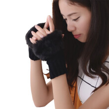 1 Pair Women Gloves Solid Color Fuzzy Plush Warm Winter Mittens for Daily Wear,Black