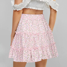 Vestido curto feminino de verão casual vintage com cintura alta, estampa floral e babados para praia.