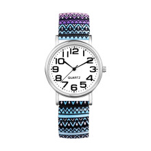 Dameshorloge met Boheemse bloemenprint en elastische band – Groot uurwerk, grote cijfers, elastische band, analoog quartzhorloge, geschikt voor