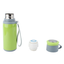 Mug isotherme en acier inoxydable, conserve la chaleur et le froid, idéal pour de multiples usages. Résistant aux éclaboussures, il est fourni