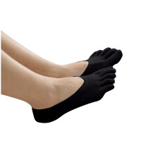 Ademende enkelsokken voor dames met mesh teenvoering en vijfvingerig ontwerp voor extra comfort en minder wrijving.