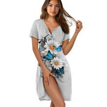 Camisola feminina de manga curta com botões, estampa de margaridas e borboletas, cinza – Ideal para relaxar em casa.