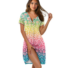 Camisola feminina macia com estampa de leopardo arco-íris, manga curta e botões, ideal para usar em casa ou em ocasiões casuais.