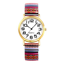Bohemia Flower horloge met elastische band voor dames – gemakkelijk afleesbare grote wijzerplaat, grote cijfers, elastische band, quartz uurwerk.