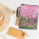 Θήκη Βιβλίου Pink Meadow Field από Πολυεστερικό Ύφασμα, Επαναχρησιμοποιούμενη, με 3