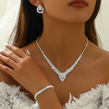 Conjunto delicado de colar e brincos em formato de coração prateado – gargantilha de cristal + brincos pendentes, joia ideal para