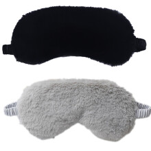 Glückseliger Meditationspartner: Die flauschige Schlafmaske blockiert Licht für ungestörten Schlaf und ist ideal für Reisen und Abenteuer.