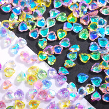 Conjunto de 100 enfeites de resina em formato de coração para unhas, com strass em cores do arco-íris.