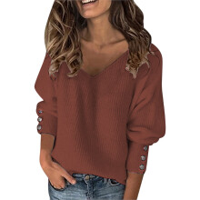 Suéter feminino de tricô com decote em V e mangas compridas, tecido leve e elástico com botões decorativos, ideal para looks casuais e de outono.