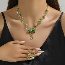 Brautschmuck-Set aus silbernen Blumen und Kristallen – Halskette & Ohrringe, Choker mit Blätter-Strasssteinen, geeignet für Hochzeiten und