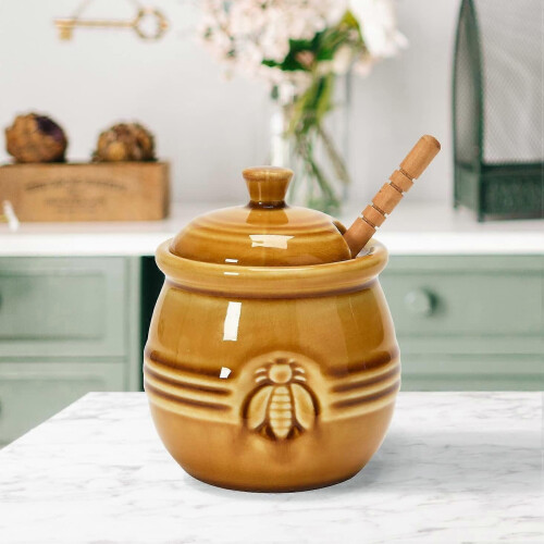 Tarro de miel de gres repujado de Creative Co-Op Farmhouse con cucharón de madera, blanco 1