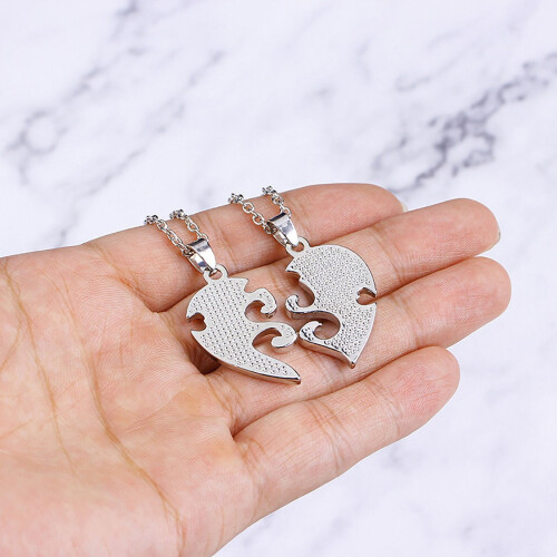 Colar feminino com pingente de coração e letra em prata (2 peças) 2
