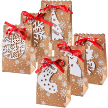 Sacolas de presente de papel kraft com diversos desenhos natalinos, decorativas para festas de Natal e de uso versátil.